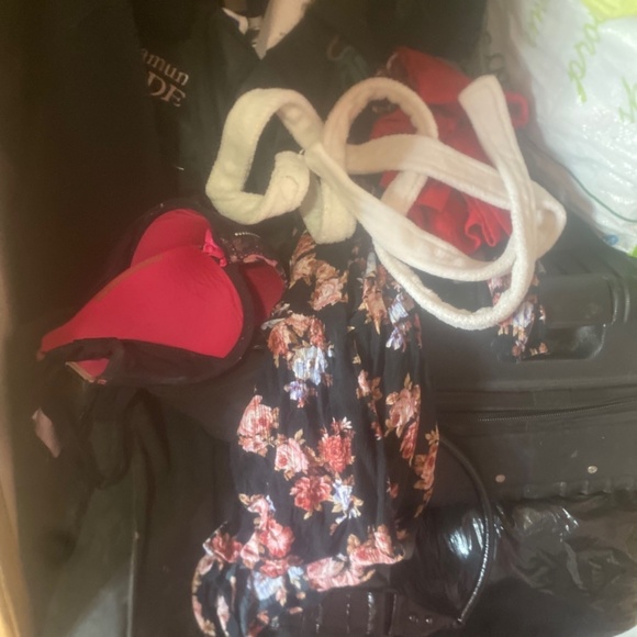 Clothes and boots - Picture 8 of 8